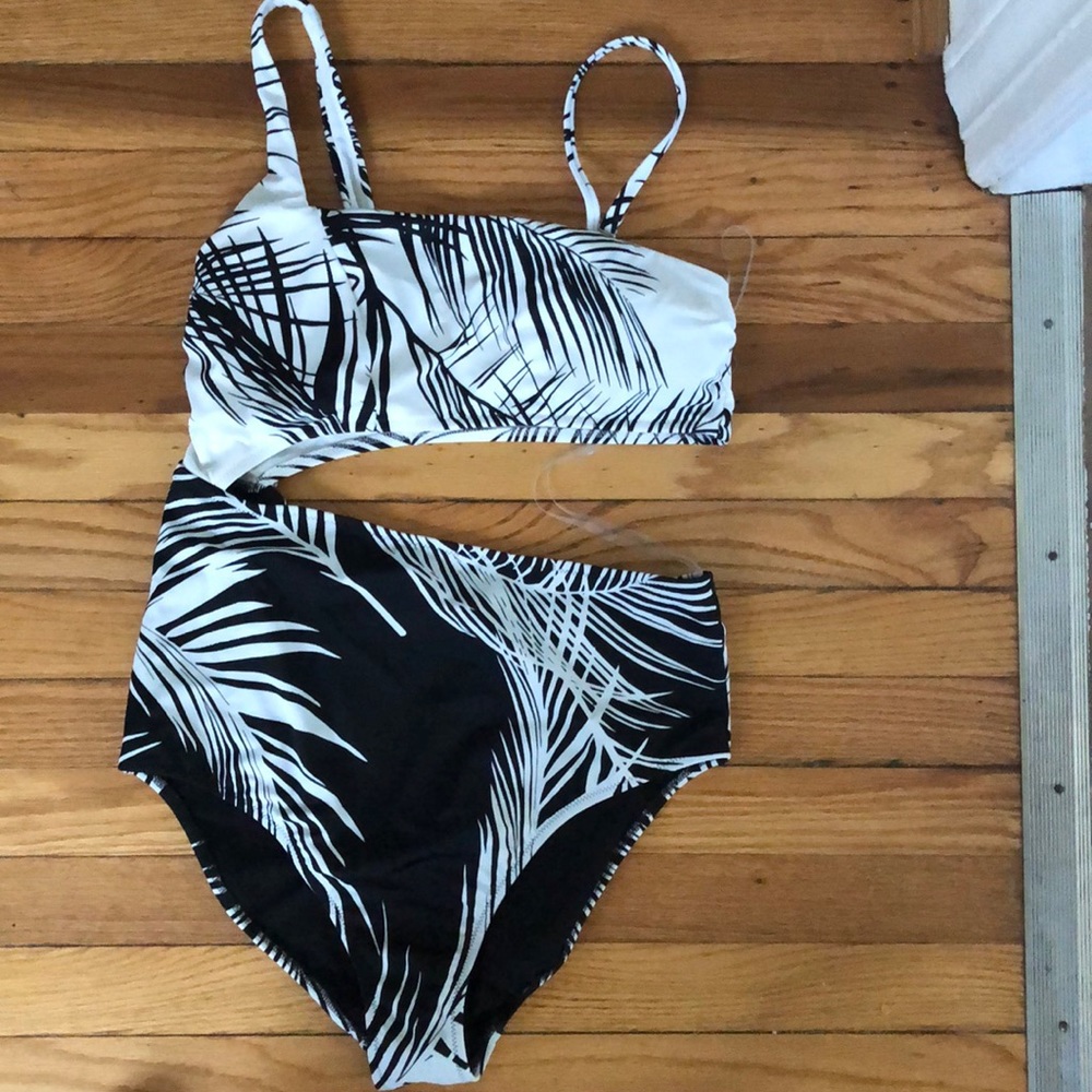 Athleta 🌴 b&w 1 piece swim suit one shoulder